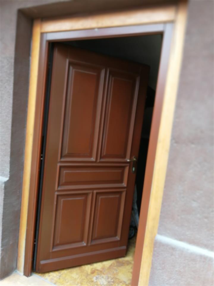 NADVORESNA BLINDOR VRATA