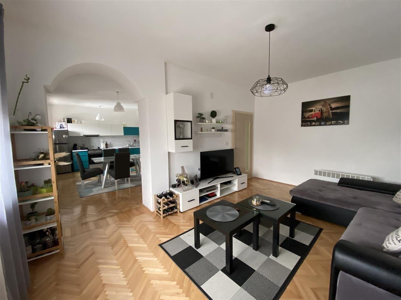 Se izdava komplet opremen 85m2