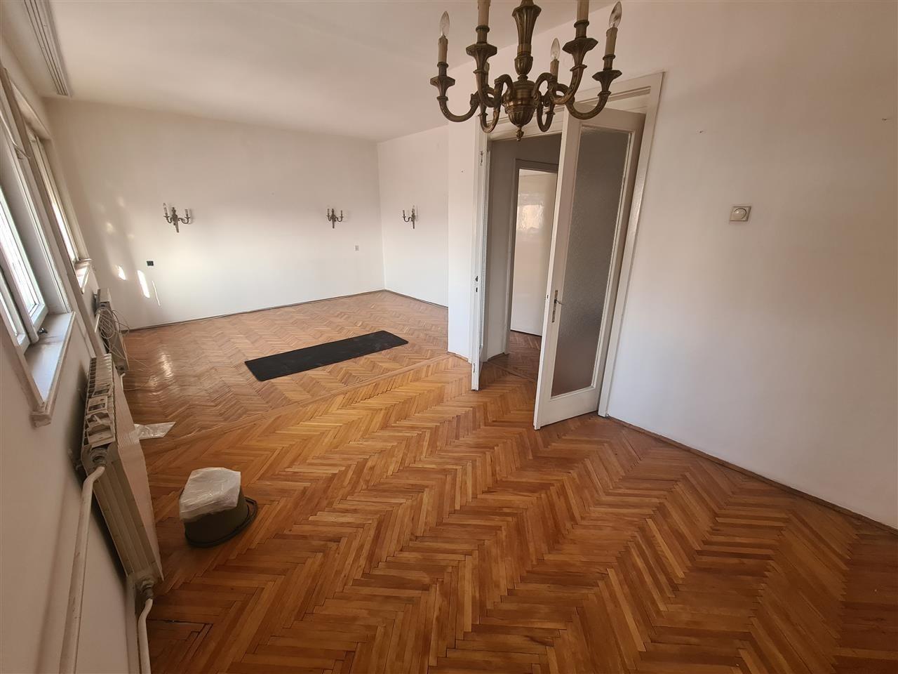 Trosoben stan vo strog Centar