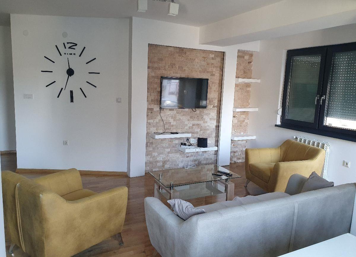 Se izdava namesten trosoben stan vo Taftalidze 1 Varsavska
