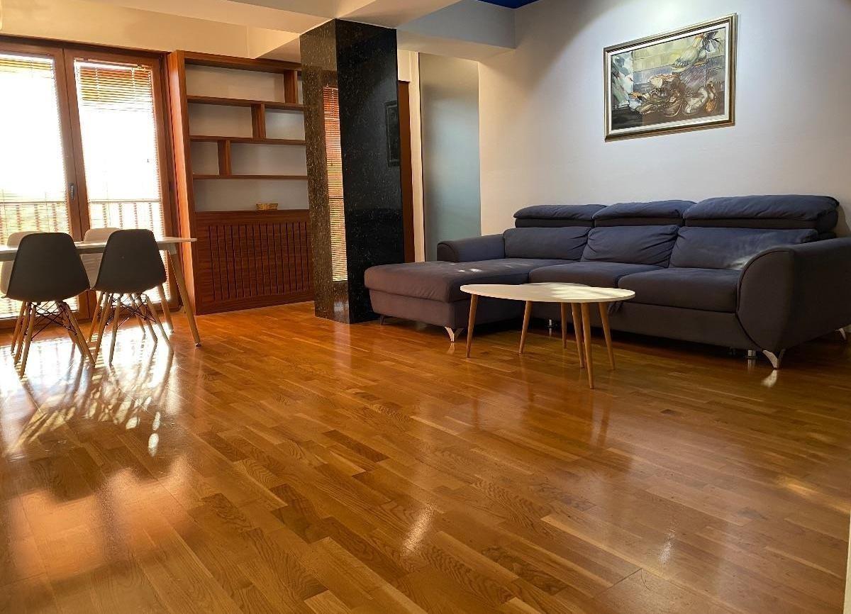 Namesten dvosoben stan vo Centar kaj Klub na pratenici