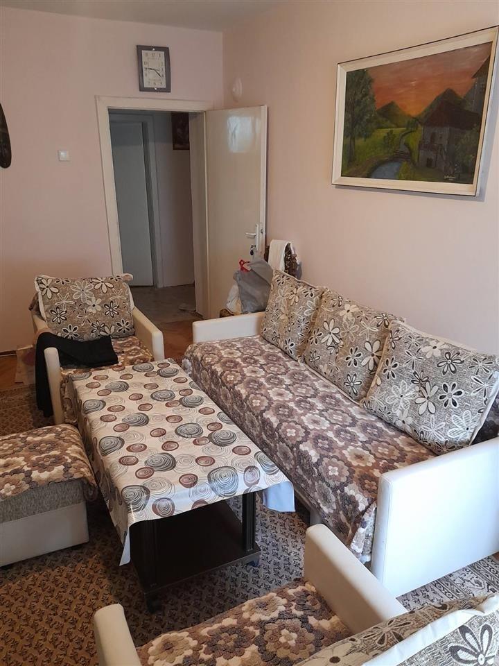 Se izdava dvosoben stan karsi Simpo vo Karpos 1