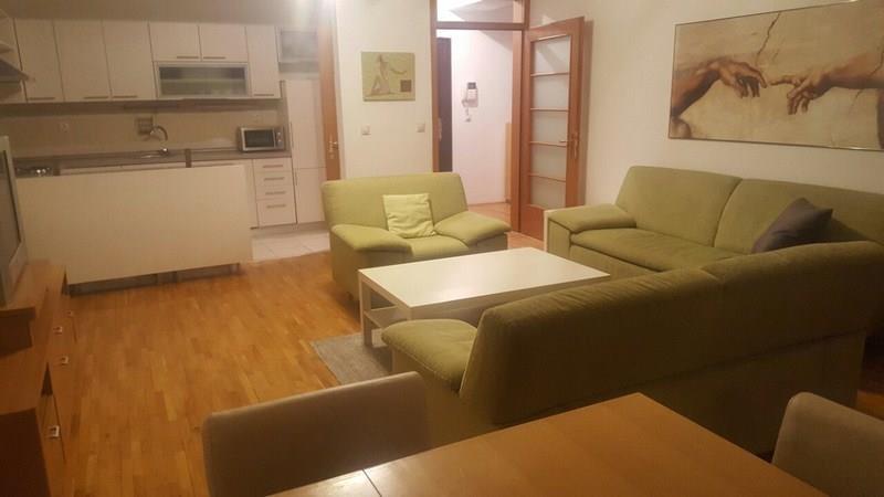Ubav trosoben namesten 85m2 Centar pozadi Ramstor