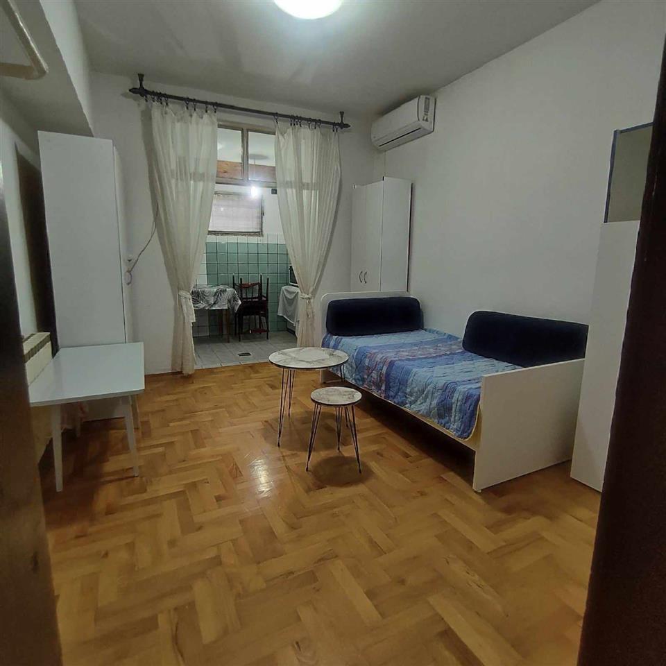 Izdavam stan vo kukja
