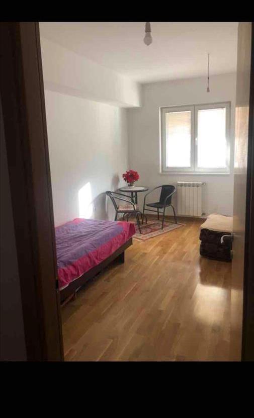 Se iznajmuva stan poliklinika Jane Sandanski 50m2