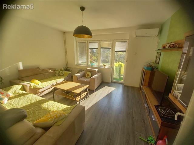 Se prodava stan 74m2 vo Centar