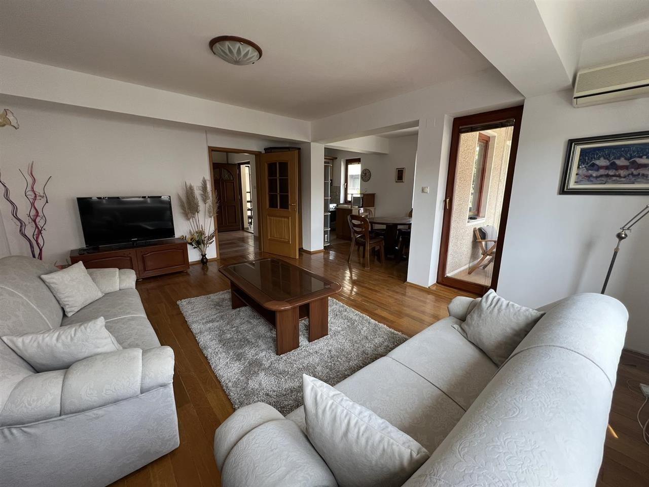 Se izdava stan od 100m2 vo Taftalidze 1 kaj Turizam