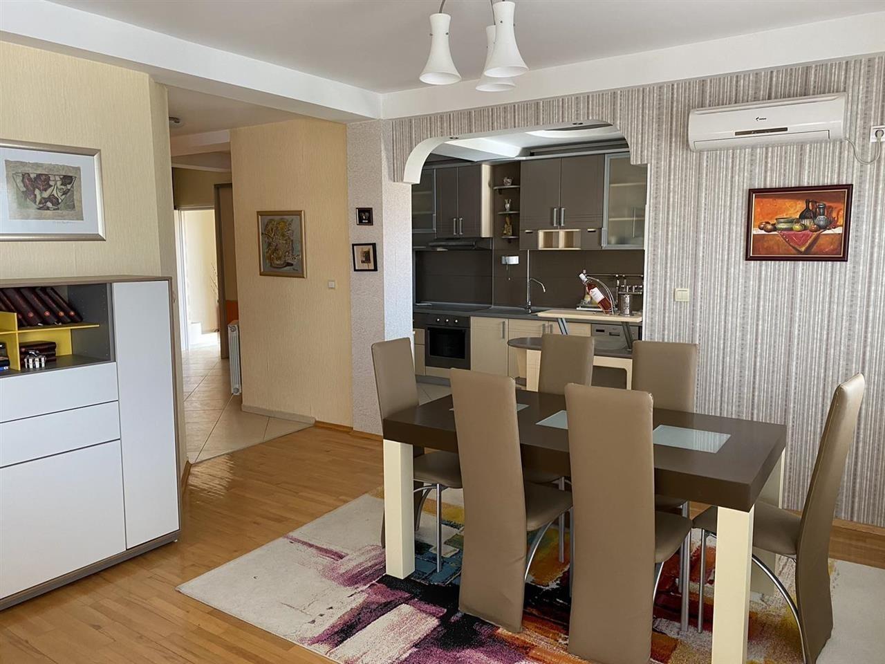 Luksuzno namesten cetirisoben stan od 117m2 vo Crnice