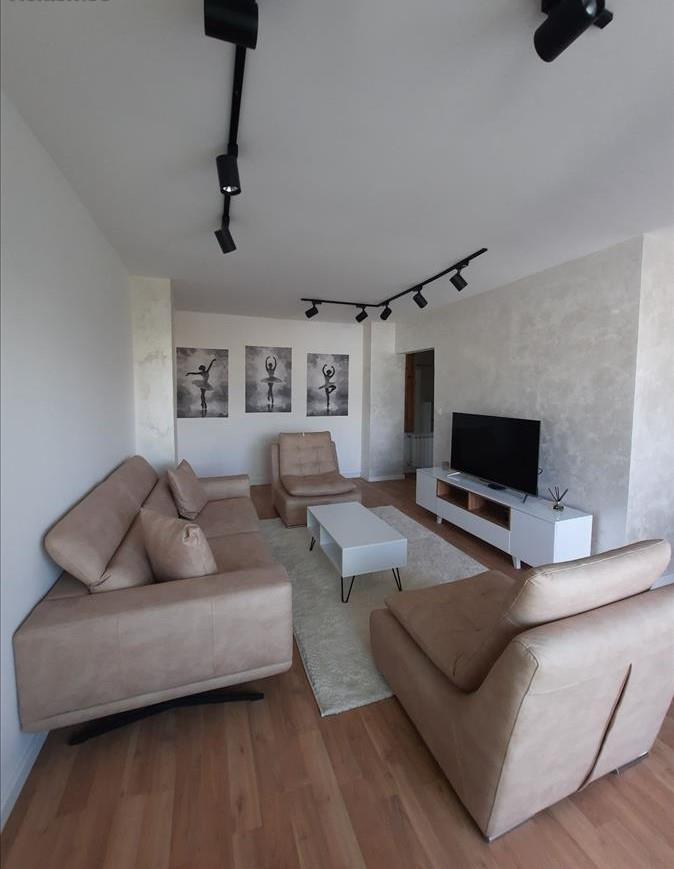 Iznajmuvame stan 90m2 vo Centar