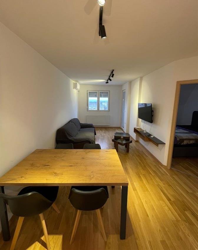 NEW furnished 2-room apartment with garage - Airport