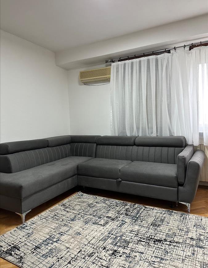 Se izdava namesten trosoben stan vo Kapistec Cveten Pazar
