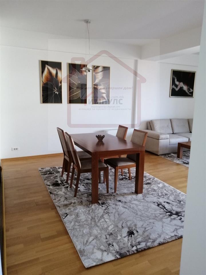 Moderen i udoben trosoben stan lociran vo Centar Vodno