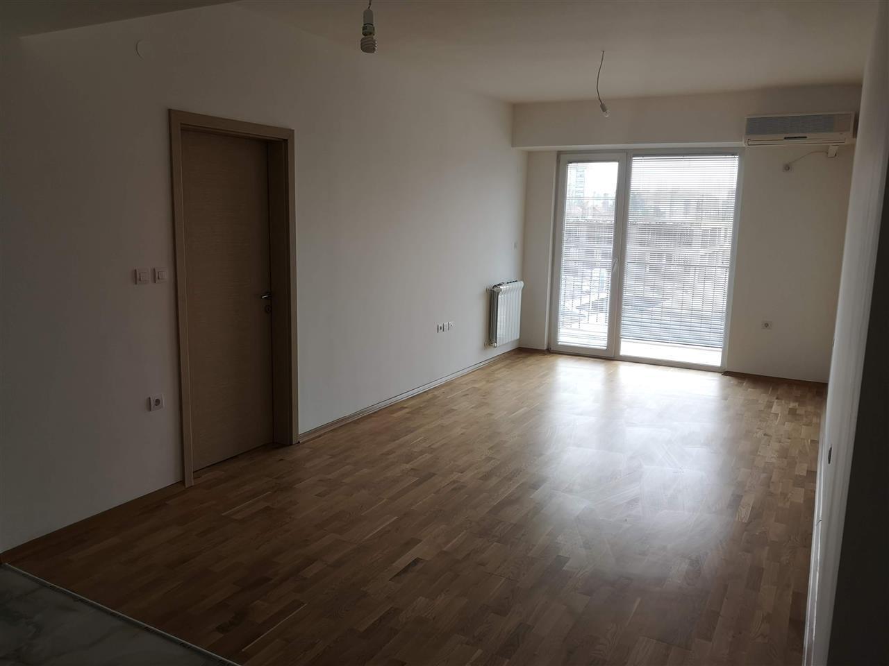 Se izdava prazen stan kancelarija 56m2 Karpos Taftalidze 1