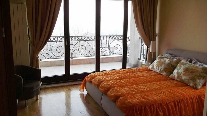 LUKSUZEN STAN KUKA 175m2 CENTAR CRNICE