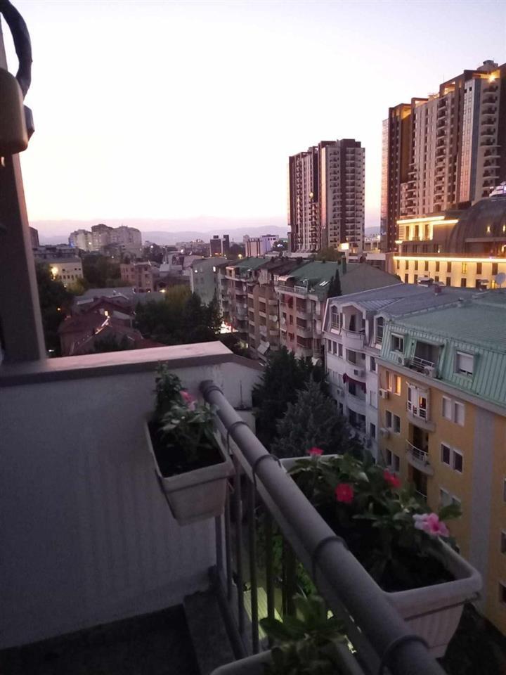SE IZNAJMUVA STAM VO CENTAR 58 M2