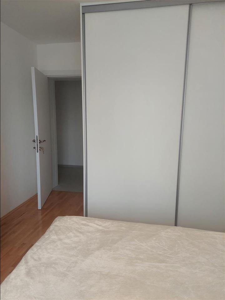 Se izdava kompletno renoviran stan vo Karpos 1