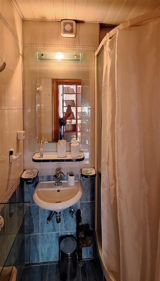 SE IZDAVA NAMESTEN TROSOBEN STAN VO CENTAR, KATOLICHKA