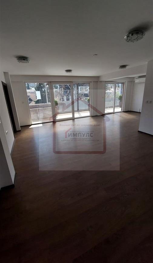ATRAKTIVEN DELOVEN PROSTOR LOCIRAN VO CRNICE
