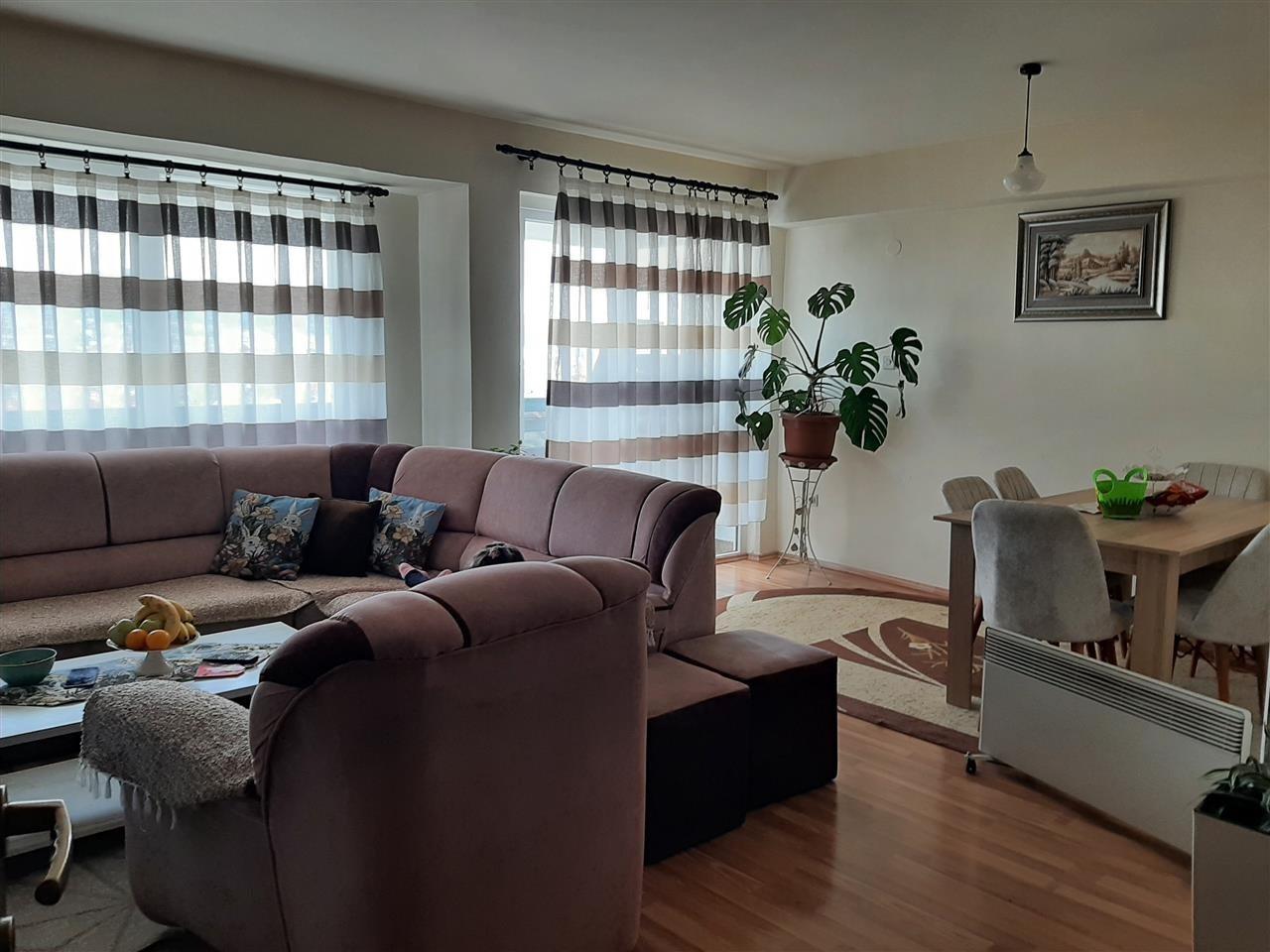Sanrajs Stan 71m2 vo nas.Voska na 100m od ezero