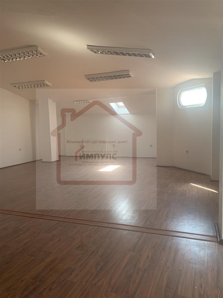 BUSINESS SPACE IN A BUSINESS BUILDING IN THE CENTER