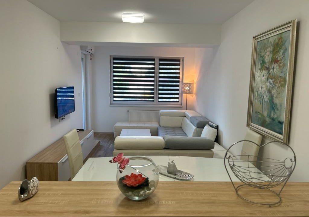Se izdava stan od 60m2 kaj Univerzalna