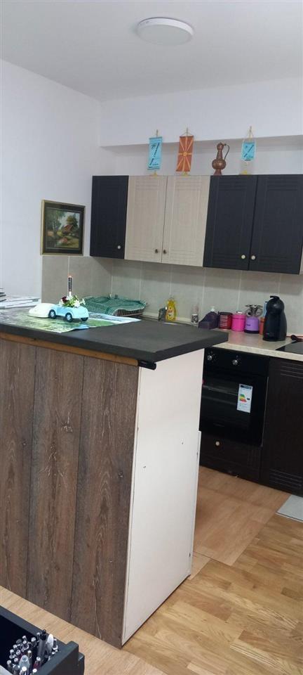 SE PRODAVA STAN VO 11 OKTOMVRI 50 M2