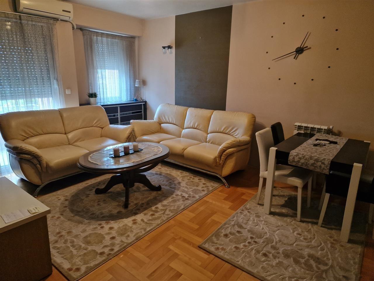 SE IZDAVA NOV NAMESTEN TROSOBEN STAN VO NOVO LISICHE