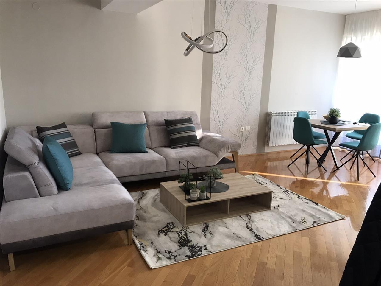 Se izdava nov luks stan 80m2 Centar pozadi Ramstor