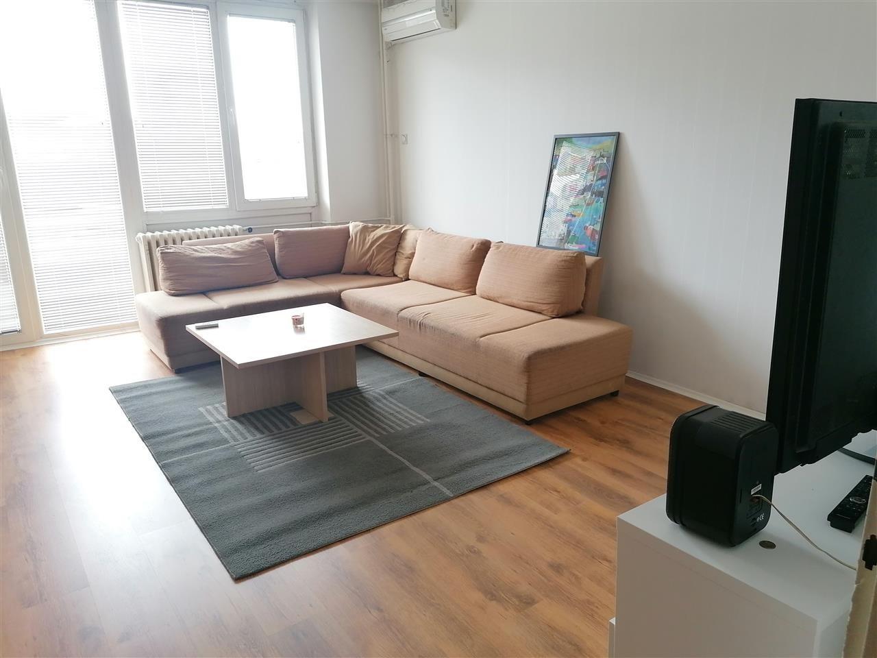 Three-room apartment in the Center near Ramstor