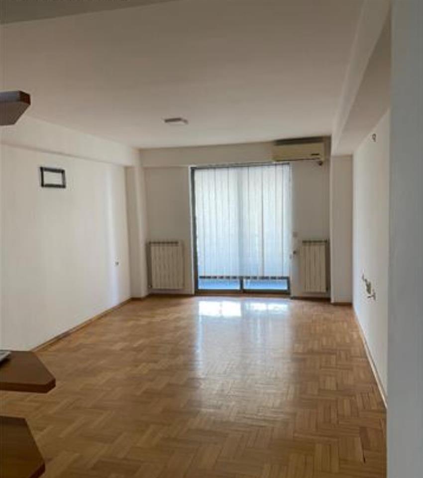 Se iznajmuva prazen stan vo Centar