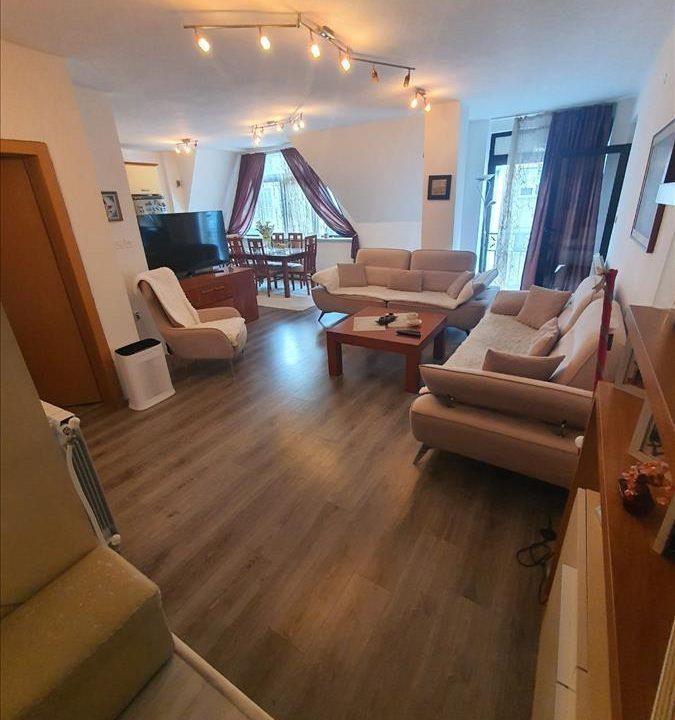 Se izdava stan vo Centar od 90m2