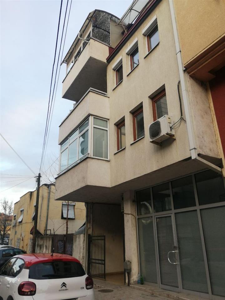 SE IZNAJMUVA GARSONJERA VO CENTAR