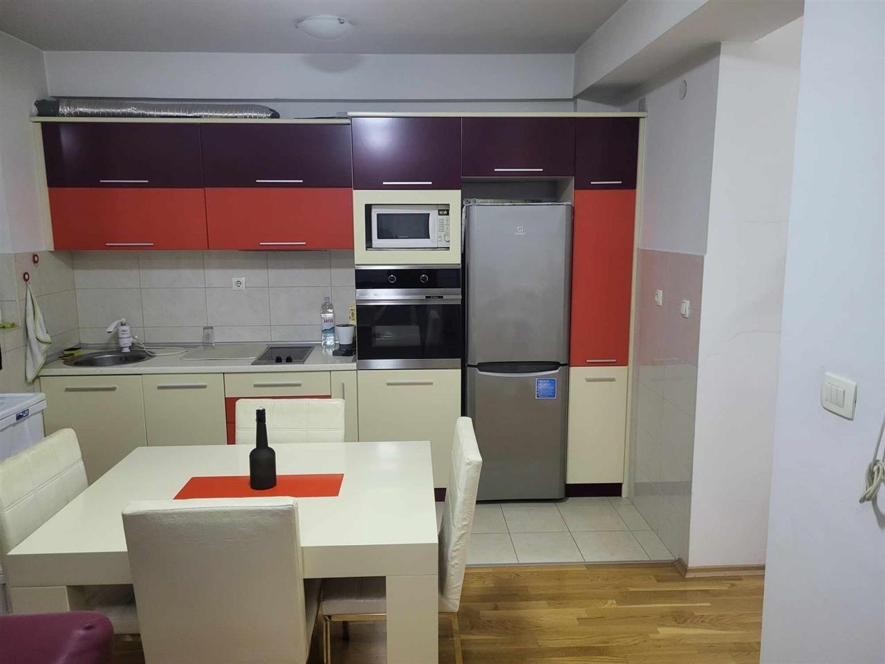 Se izdava namesten stan od 58m2 vo Hrom