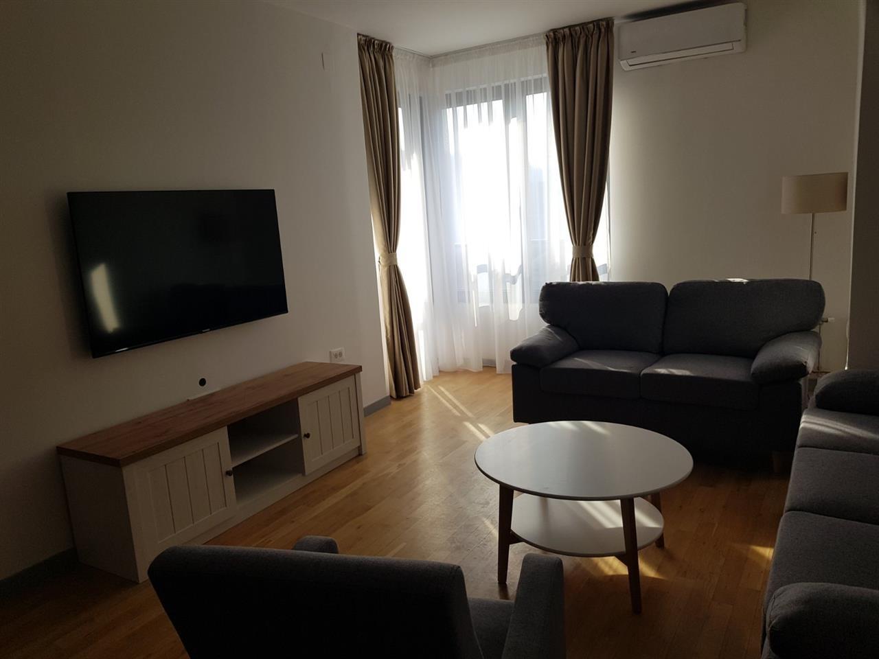 Izdavame stan vo centar Debar Maalo/apartment center