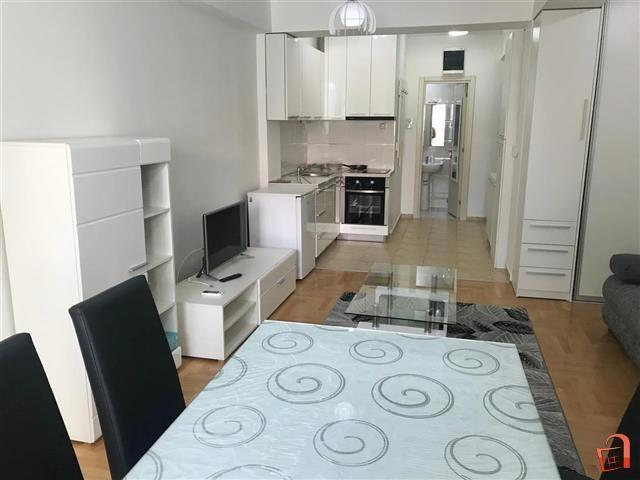 Se izdava Garsonjera od 35m2 Centar kaj Katolicka crkva