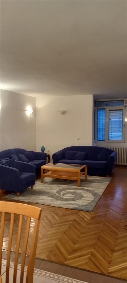 Se izdava stan vo Centar Gradski Zid