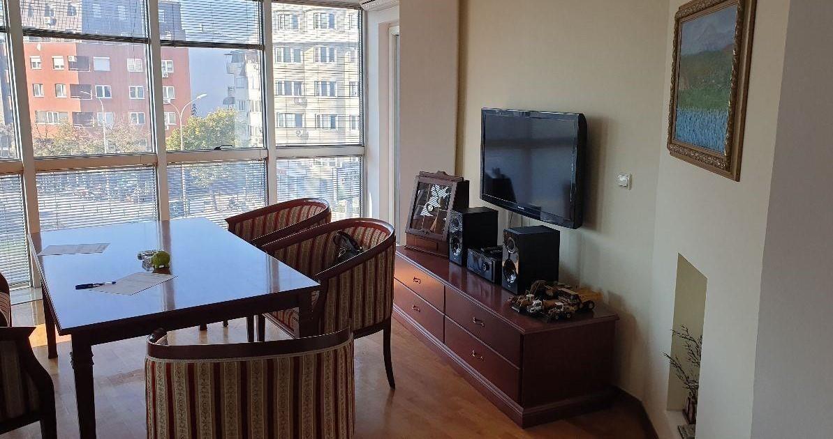 Se izdava deloven prostor vo Centar od 97m2