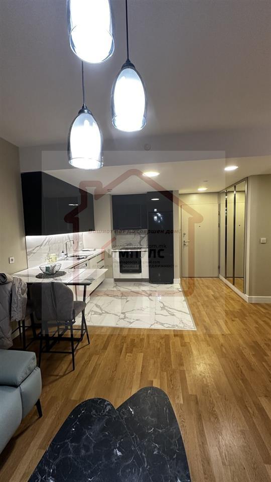 MODERN THREE-ROOM APARTMENT AT AN EXCLUSIVE ADDRESS IN THE CENTER