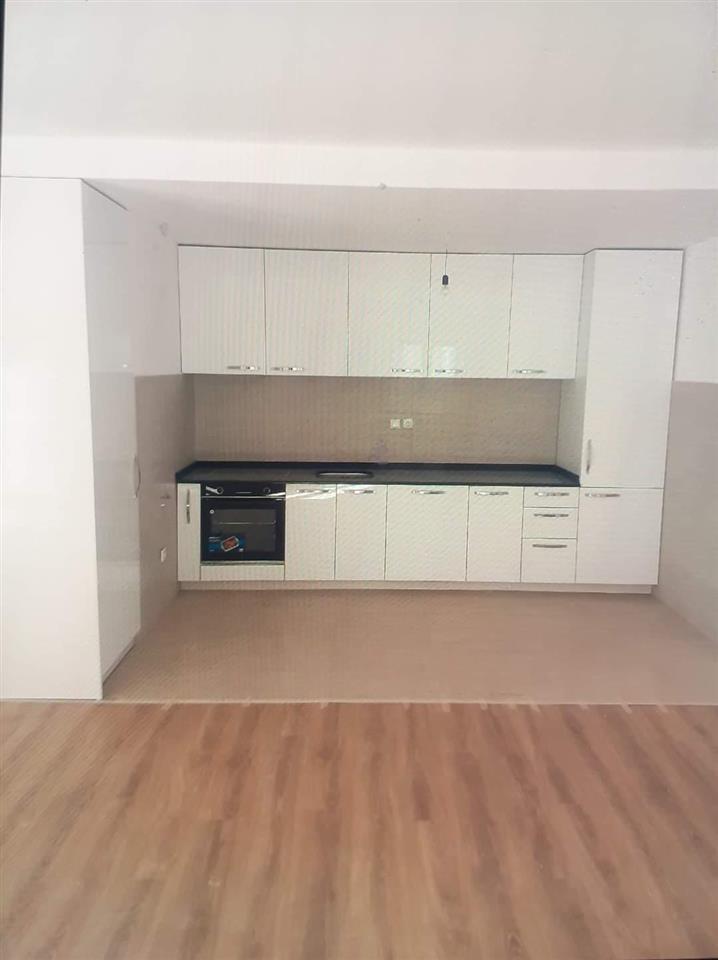 Se prodava/izdava stan 130m2 pozadi Univerzalna sala