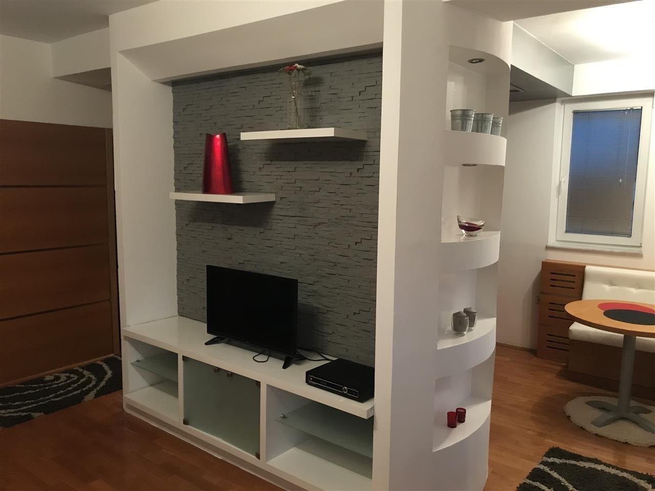 SE IZDAVA NAMESTEN TROSOBEN STAN VO DEBAR MAALO NAD ROMANSA