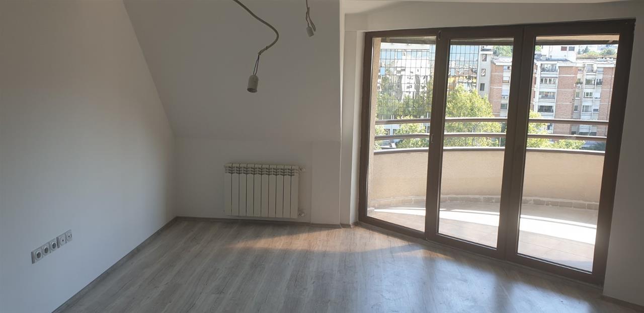 Kapistec 90m2 prazen 4soben za firma ili ziveenje