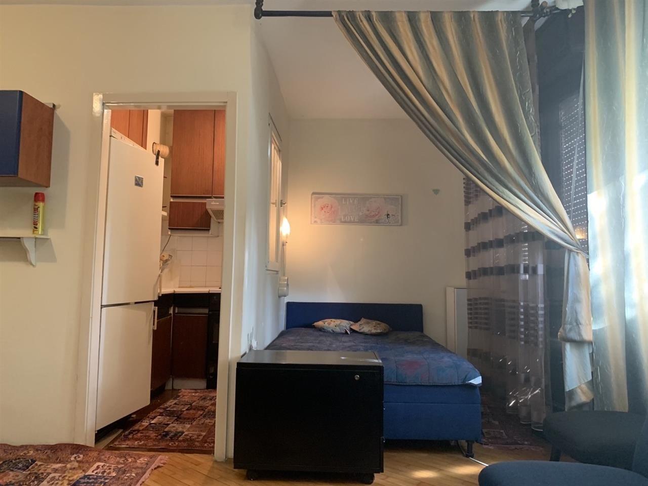 I am renting an extended studio apartment in Novo Lisice