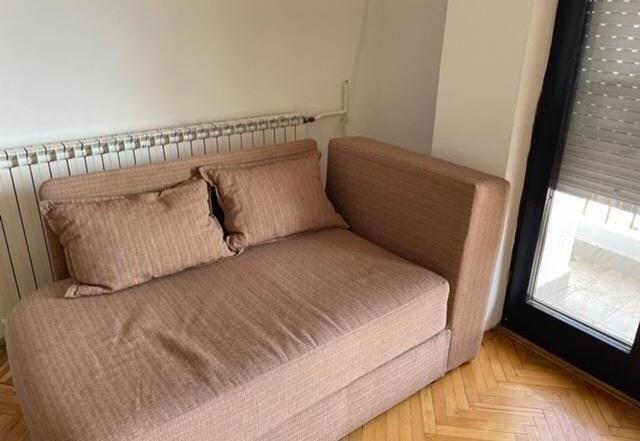 Garsonjera vo Kapistec kaj Cveten pazar