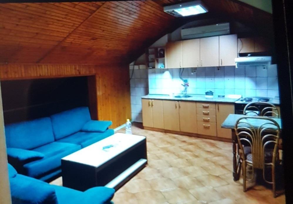 Centar blizu klinika 80m2 namesteno potkrovje