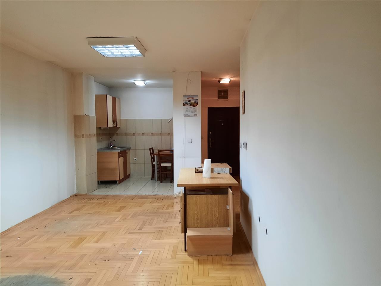 Se izdava prazen stan na prometna i atraktivna lokacija