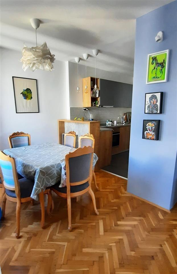 SE PRODAVA stan vo centar karsi Ramstor od 76m2