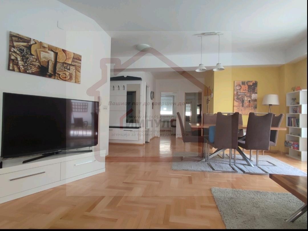 AMAZING THREE-ROOM APARTMENT IN A GREAT LOCATION IN THE CENTER