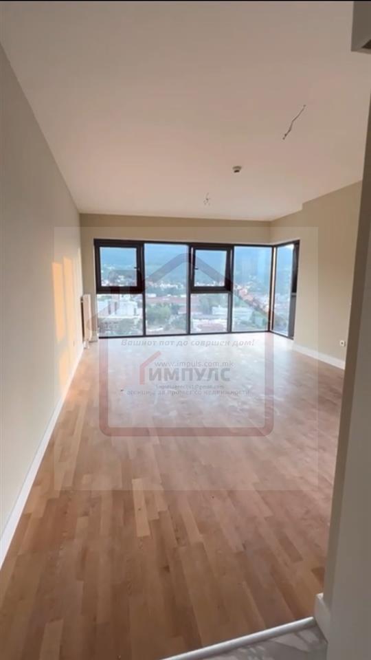 UNINHABITED FOUR-ROOM APARTMENT IN AN ATTRACTIVE LOCATION IN THE CENTER