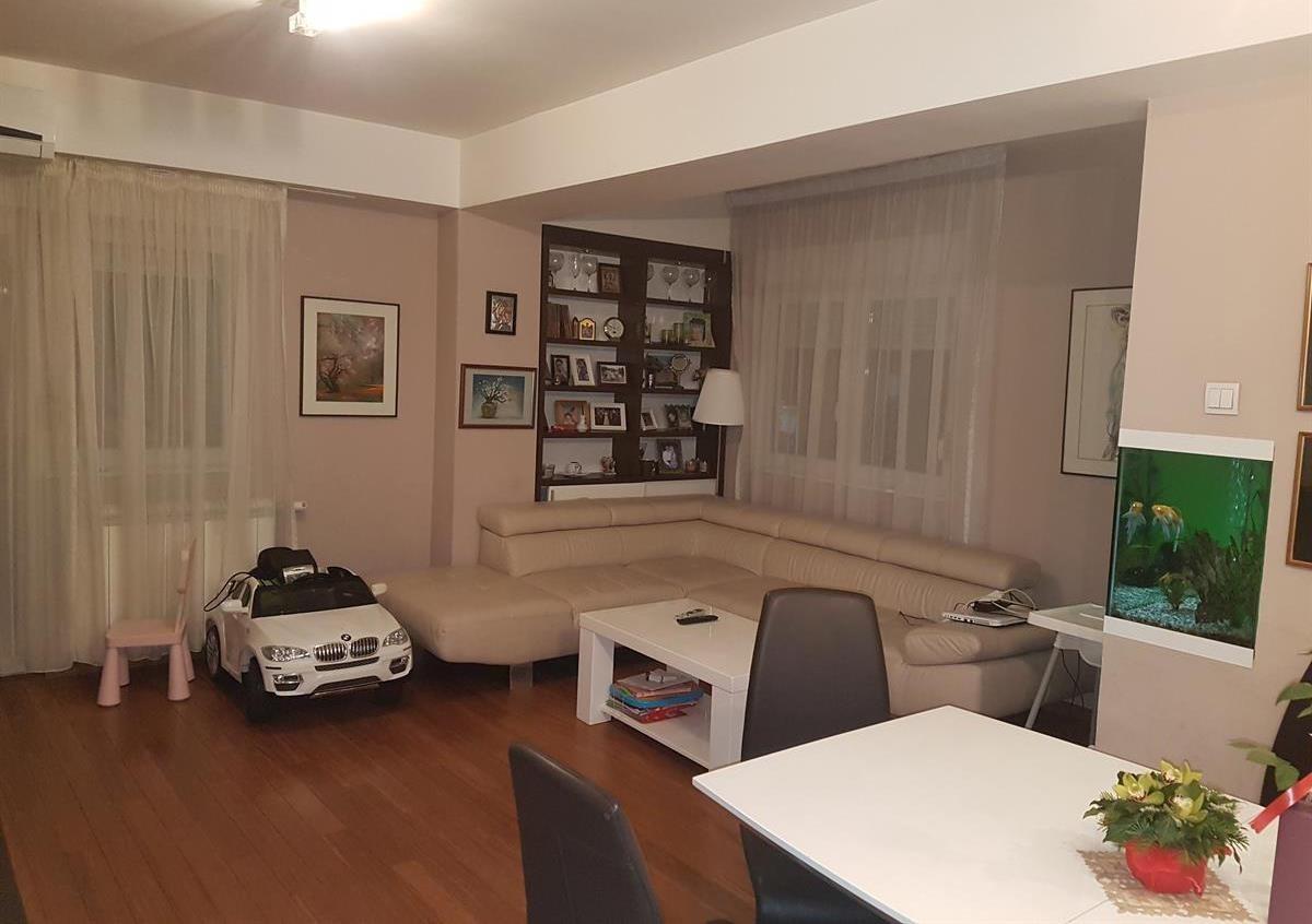 SE IZDAVA nametsen stan Porta KOzle od 77m2