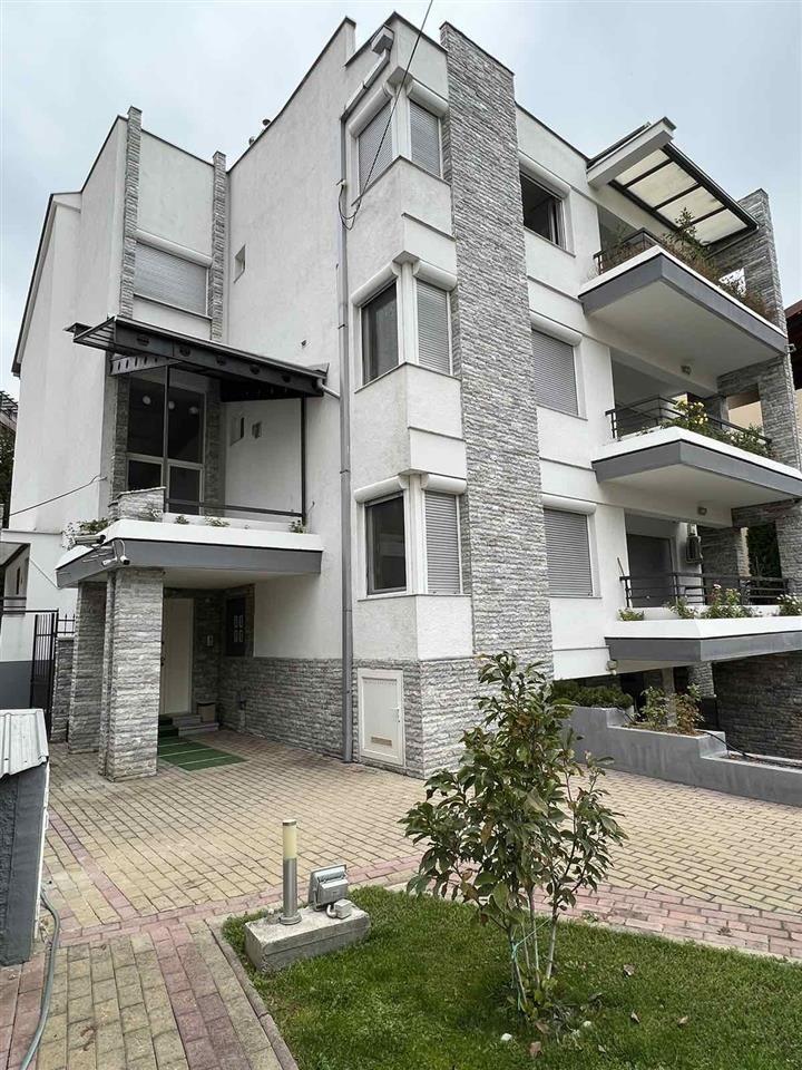 Se izdava Kukja 450m2 vo Kozle za Kancelarii